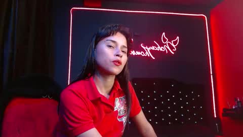 Snapshot of noha_thomson chatting on 12/19/25, 02:51 Noha Thomson online show from 12/19/25, 02:51