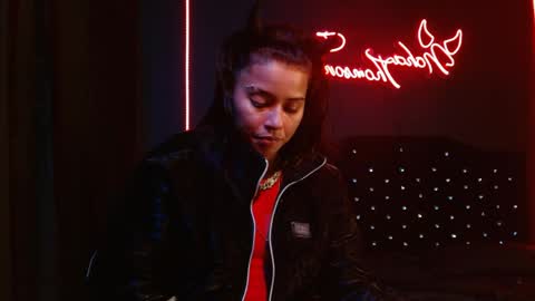 Snapshot of noha_thomson chatting on 04/17/26, 01:08 Noha Thomson online show from 04/17/26, 01:08