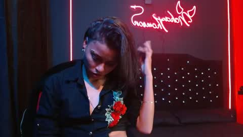 Snapshot of noha_thomson chatting on 04/21/26, 01:07 Noha Thomson online show from 04/21/26, 01:07