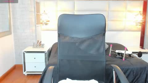  Nohemi   online show from 09/10/25, 10:10