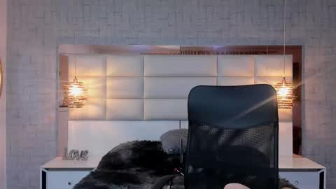  Nohemi   online show from 11/19/25, 07:03