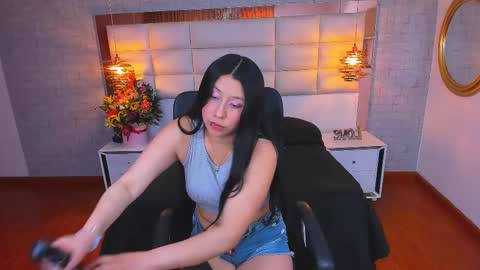 Snapshot of nohemi_louse chatting on 03/22/26, 06:55 Nohemi online show from 03/22/26, 06:55