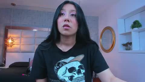 Snapshot of nohemi_louse chatting on 04/19/26, 07:05 Nohemi online show from 04/19/26, 07:05