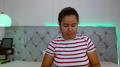 Snapshot of noiravale chatting on 06/19/26, 07:50 Noira Vale online show from 06/19/26, 07:50