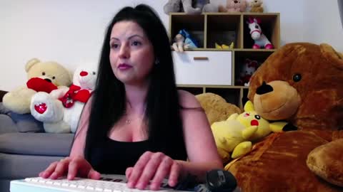 Snapshot of noirbella chatting on 05/08/26, 09:20 noirbella online show from 05/08/26, 09:20