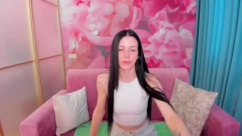 Snapshot of noirdiva chatting on 06/17/26, 05:43 NoirDiva online show from 06/17/26, 05:43