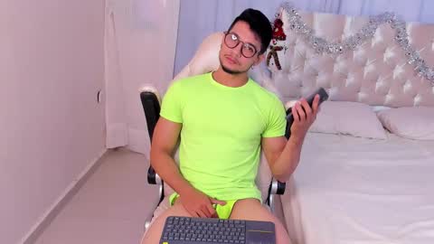 Snapshot of nolan_joness chatting on 11/12/25, 08:41 Im Nolan online show from 11/12/25, 08:41