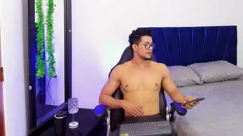 Snapshot of nolan_joness chatting on 11/22/25, 02:38 Im Nolan online show from 11/22/25, 02:38