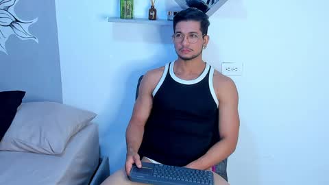Snapshot of nolan_joness chatting on 05/31/26, 01:58 Im Nolan online show from 05/31/26, 01:58