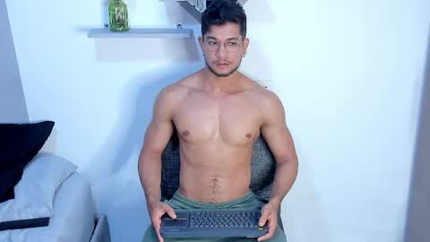Snapshot of nolan_joness chatting on 06/16/26, 02:25 Im Nolan online show from 06/16/26, 02:25