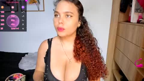 Snapshot of noor_bloom chatting on 04/23/26, 11:29 Soy Ash online show from 04/23/26, 11:29