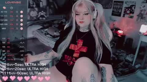 Snapshot of noori_hope chatting on 11/12/25, 12:22 Noori online show from 11/12/25, 12:22