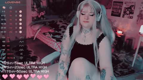 Snapshot of noori_hope chatting on 11/14/25, 09:35 Noori online show from 11/14/25, 09:35