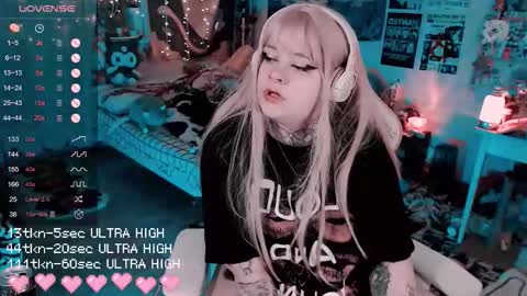 Snapshot of noori_hope chatting on 11/24/25, 12:21 Noori online show from 11/24/25, 12:21