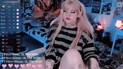 Snapshot of noori_hope chatting on 11/24/25, 10:42 Noori online show from 11/24/25, 10:42