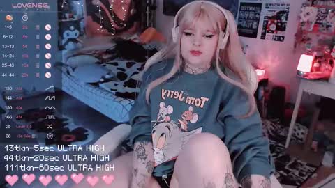 Snapshot of noori_hope chatting on 11/30/25, 09:08 Noori online show from 11/30/25, 09:08