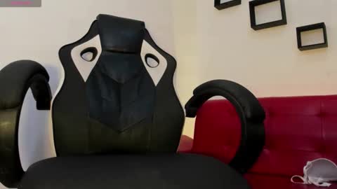 Snapshot of nora22xx chatting on 11/19/25, 04:45 Nora online show from 11/19/25, 04:45