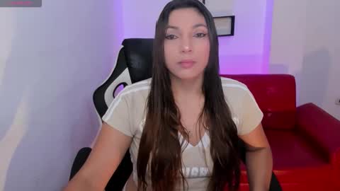 Snapshot of nora22xx chatting on 12/15/25, 05:01 Nora online show from 12/15/25, 05:01