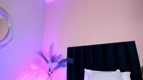 Snapshot of nora_dasilva chatting on 04/08/26, 01:05 Nora Da Silva online show from 04/08/26, 01:05