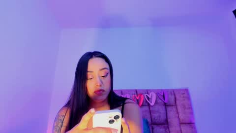 Snapshot of nora_dasilva chatting on 05/12/26, 04:31 Nora Da Silva online show from 05/12/26, 04:31