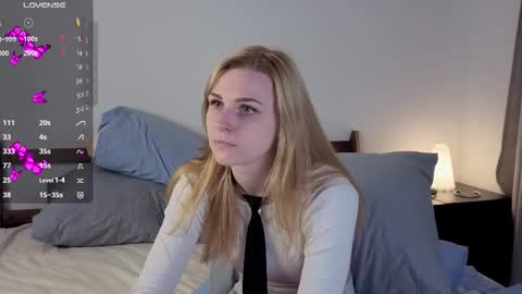 Snapshot of noradunn chatting on 10/10/25, 11:09 Elina online show from 10/10/25, 11:09