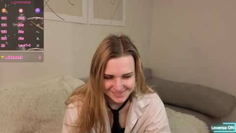 Snapshot of noradunn chatting on 04/08/26, 10:15 Elina online show from 04/08/26, 10:15