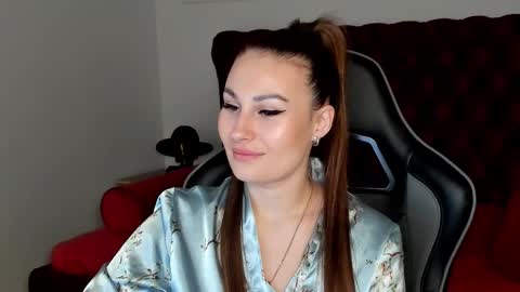 NoraFoxes online show from 11/29/25, 05:21