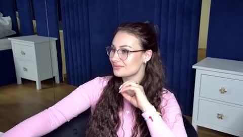 NoraFoxes online show from 01/12/26, 03:39