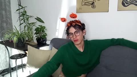 Snapshot of norehg__ chatting on 10/12/25, 08:35 Norehg online show from 10/12/25, 08:35