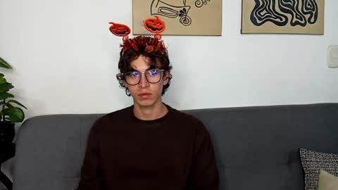 Snapshot of norehg__ chatting on 10/17/25, 11:51 Norehg online show from 10/17/25, 11:51