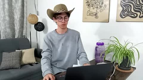 Snapshot of norehg__ chatting on 10/31/25, 08:26 Norehg online show from 10/31/25, 08:26