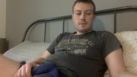 Snapshot of norfolkboy18 chatting on 11/14/25, 12:04 Ollie online show from 11/14/25, 12:04