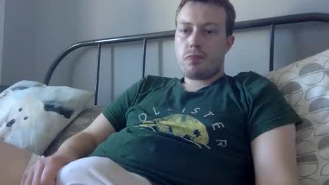 Snapshot of norfolkboy18 chatting on 04/24/26, 02:30 Ollie online show from 04/24/26, 02:30