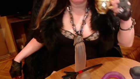 Snapshot of norma_gin chatting on 12/20/24, 11:58 miss Tress online show from 12/20/24, 11:58