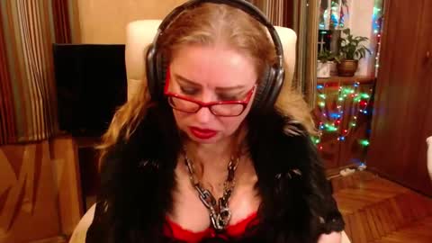 Snapshot of norma_gin chatting on 03/09/26, 09:30 miss Tress online show from 03/09/26, 09:30