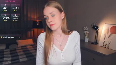 Snapshot of normaemans chatting on 09/19/25, 08:20 Beatrice online show from 09/19/25, 08:20