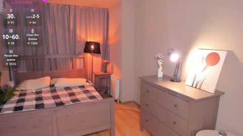 Snapshot of normaemans chatting on 10/19/25, 07:14 Beatrice online show from 10/19/25, 07:14