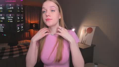 Snapshot of normaemans chatting on 10/21/25, 08:20 Beatrice online show from 10/21/25, 08:20