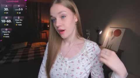 Snapshot of normaemans chatting on 11/12/25, 07:13 Beatrice online show from 11/12/25, 07:13