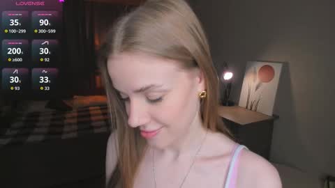 Snapshot of normaemans chatting on 11/22/25, 07:57 Beatrice online show from 11/22/25, 07:57