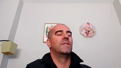 Snapshot of normalito42 chatting on 11/25/25, 12:27 NORMALITO online show from 11/25/25, 12:27