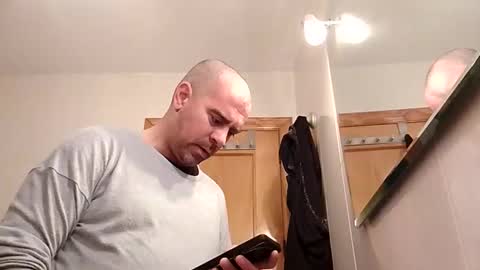 Snapshot of normalito42 chatting on 12/22/25, 10:56 NORMALITO online show from 12/22/25, 10:56