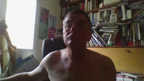Snapshot of normandix27 chatting on 09/22/25, 12:07 normandix27 online show from 09/22/25, 12:07