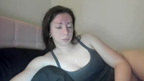 Snapshot of nortar9766 chatting on 11/26/25, 02:12 Emily snow online show from 11/26/25, 02:12