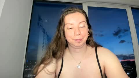 Snapshot of nortar9766 chatting on 06/19/26, 01:10 Emily snow online show from 06/19/26, 01:10