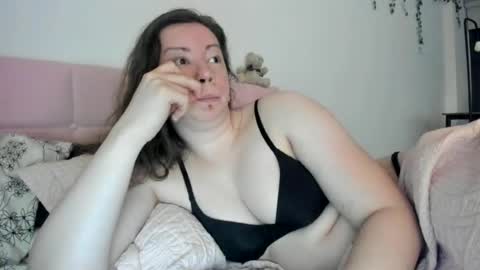 Snapshot of nortar9766 chatting on 06/26/26, 02:05 Emily snow online show from 06/26/26, 02:05