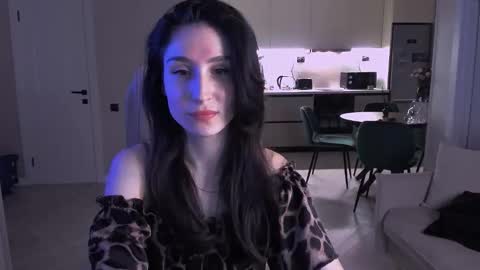 Snapshot of north_valkyrie chatting on 10/31/25, 08:21 Hazel online show from 10/31/25, 08:21