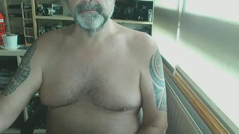 Snapshot of nosmoh chatting on 12/20/24, 11:43 arrio online show from 12/20/24, 11:43