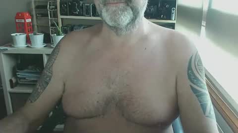 Snapshot of nosmoh chatting on 01/07/25, 03:23 arrio online show from 01/07/25, 03:23