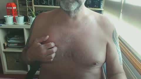 Snapshot of nosmoh chatting on 02/03/25, 02:45 arrio online show from 02/03/25, 02:45